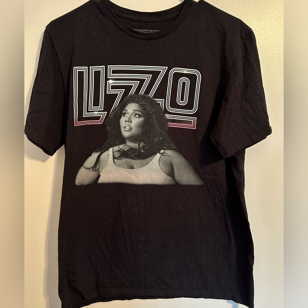 Lizzie The Special Tour 2023 Graphic T-Shirt Size Medium